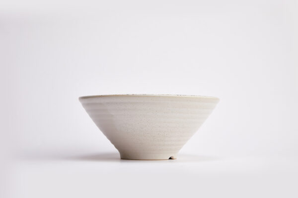 Bol en céramique blanc crème – Rebord brun texturé – Image 3