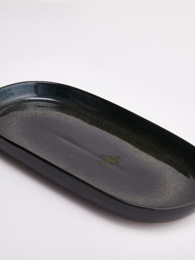 Plat ovale en céramique – Noir moucheté
