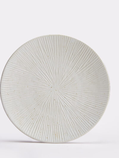 Assiette en céramique texturée – Style épuré